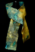 Load image into Gallery viewer, &quot;Kerrera&quot; silk and merino wool scarf
